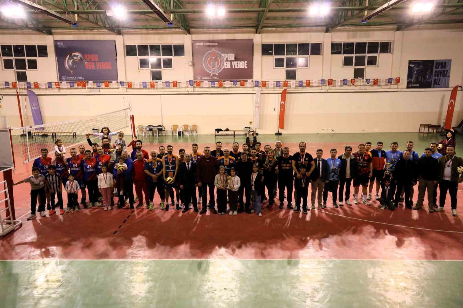 Bilecik’te Kurumlar Arası Bahar Voleybol Turnuvası nefes kesen finale sahne oldu
