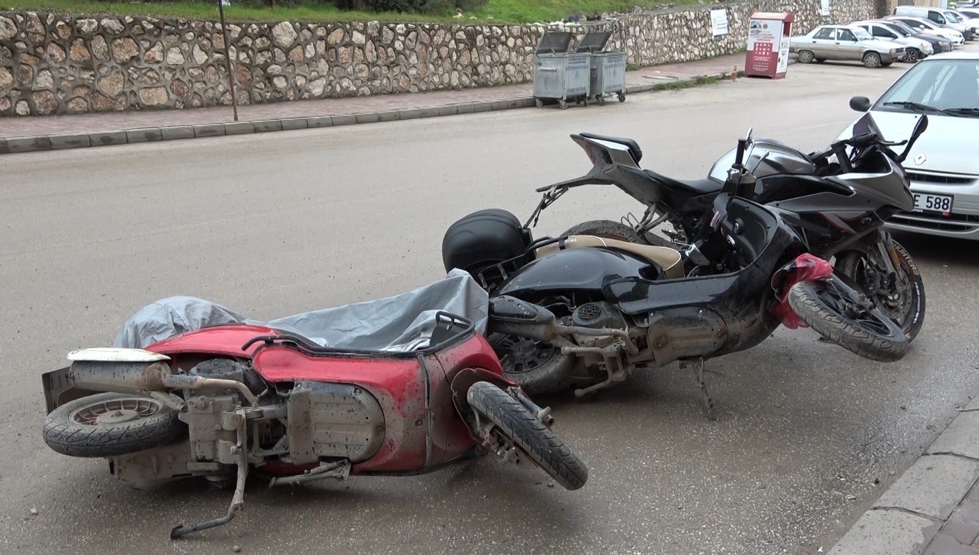 Bilecik’te kuvvetli rüzgâr hayatı olumsuz etkiledi
