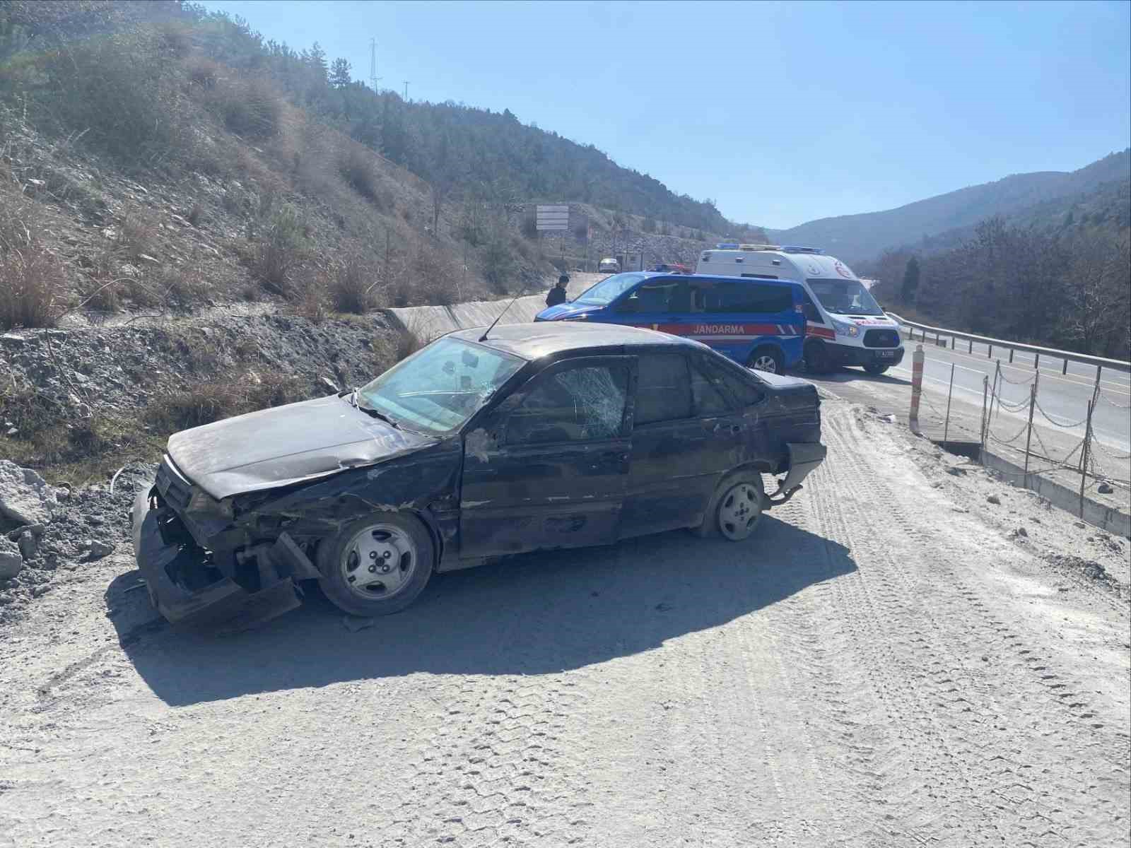 Bilecik’te lastiği patlayan otomobil takla attı: 1 yaralı
