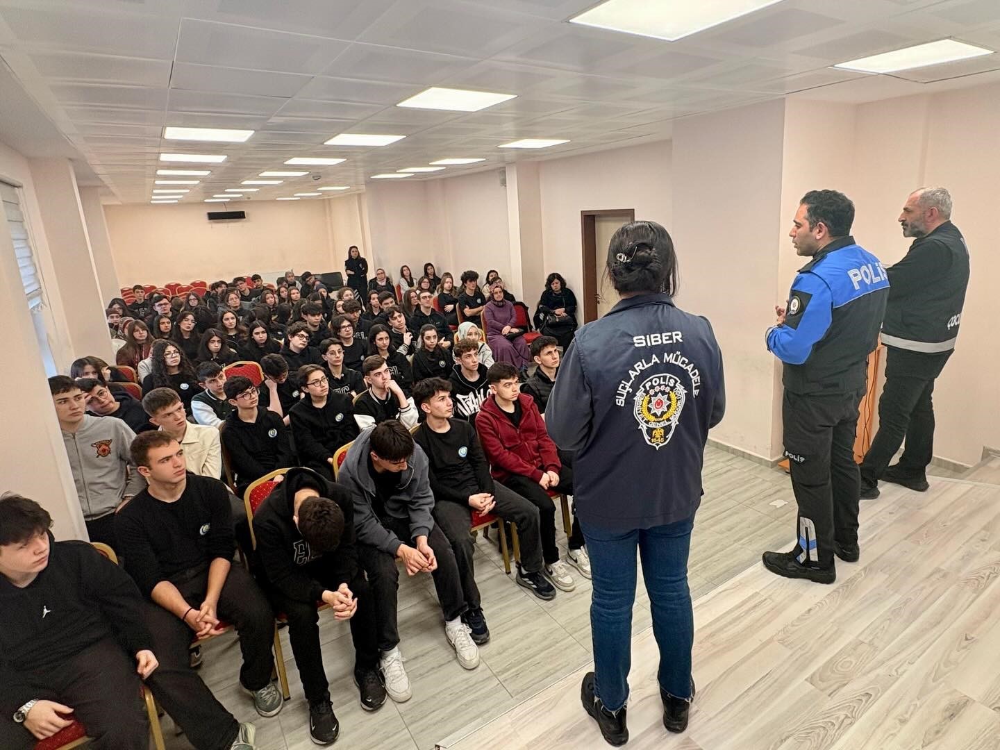 Bilecik’te lise öğrencilerine zorbalık ve güvenlik bilgilendirmesi
