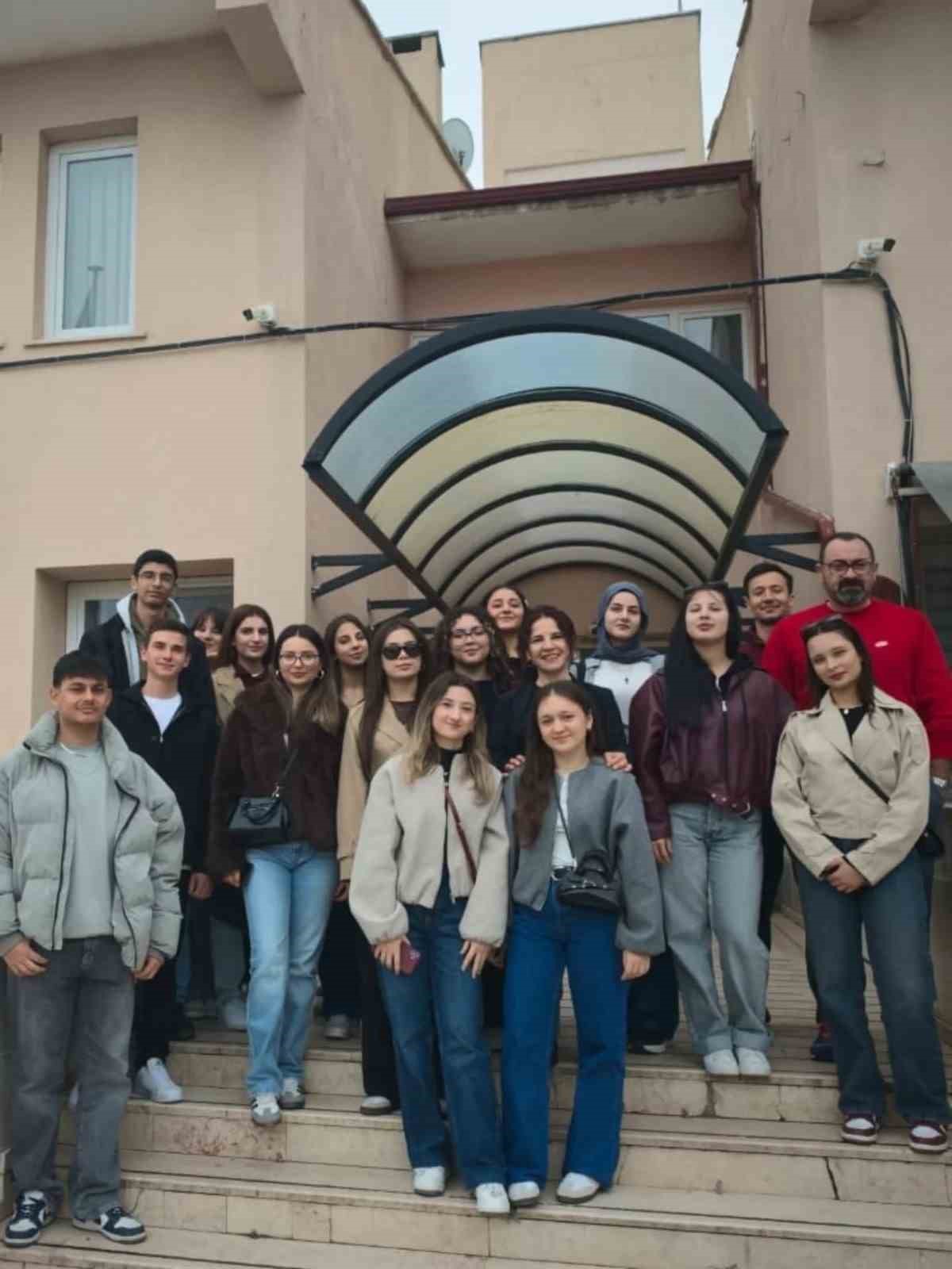 Bilecik’te öğrencilerden huzurevine anlamlı buluşma
