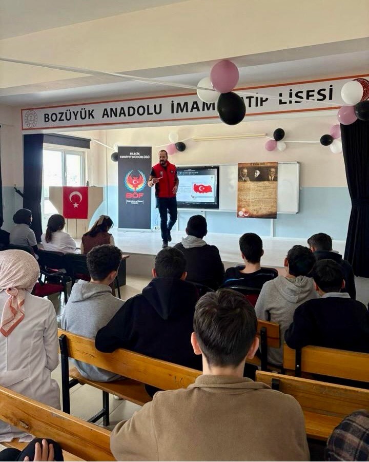 Bilecik’te öğrencilere terör ve güvenli internet eğitimi
