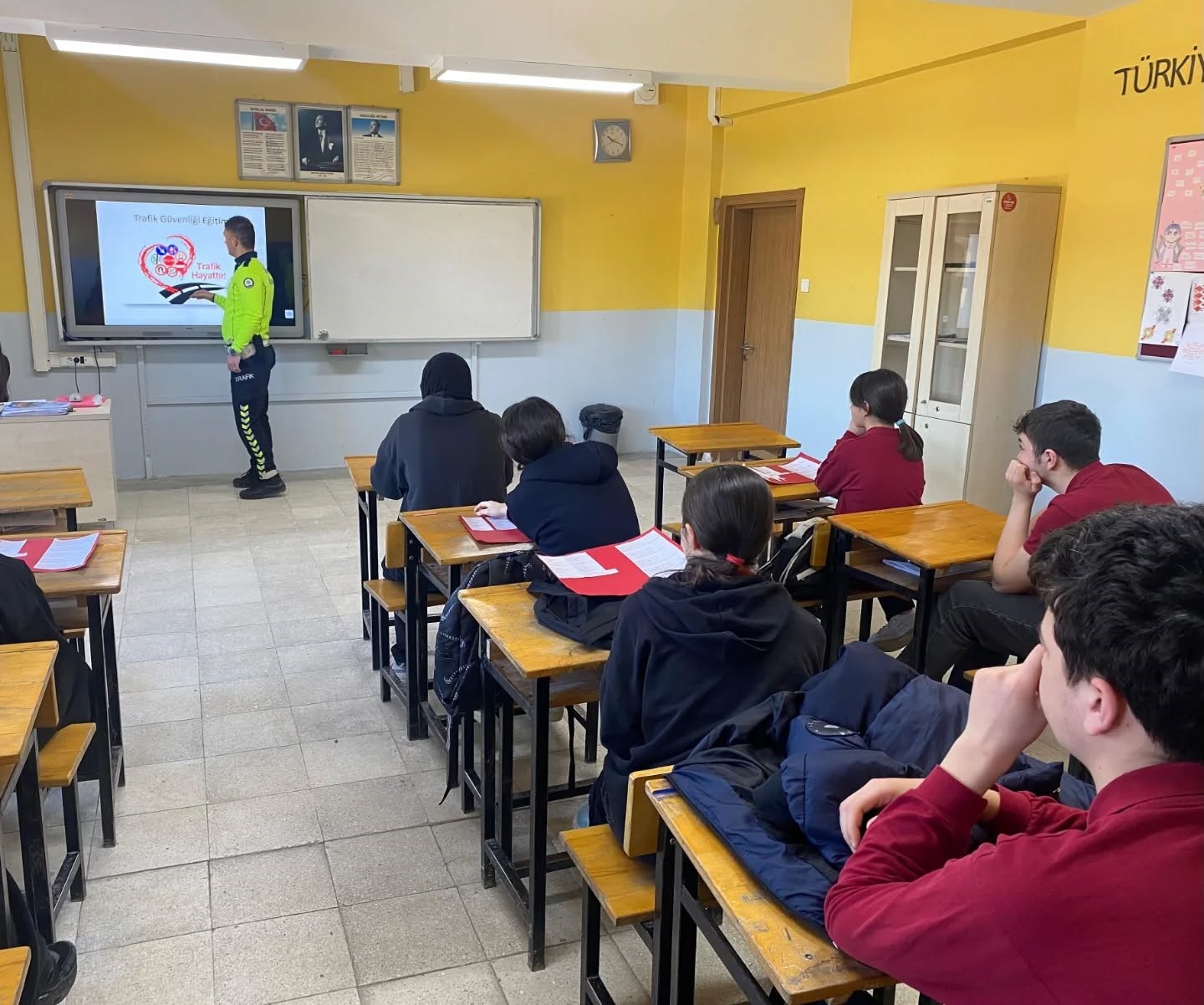 Bilecik’te öğrencilere trafik bilinci eğitimi
Bilecik’te öğrencilere trafik bilinci eğitimi