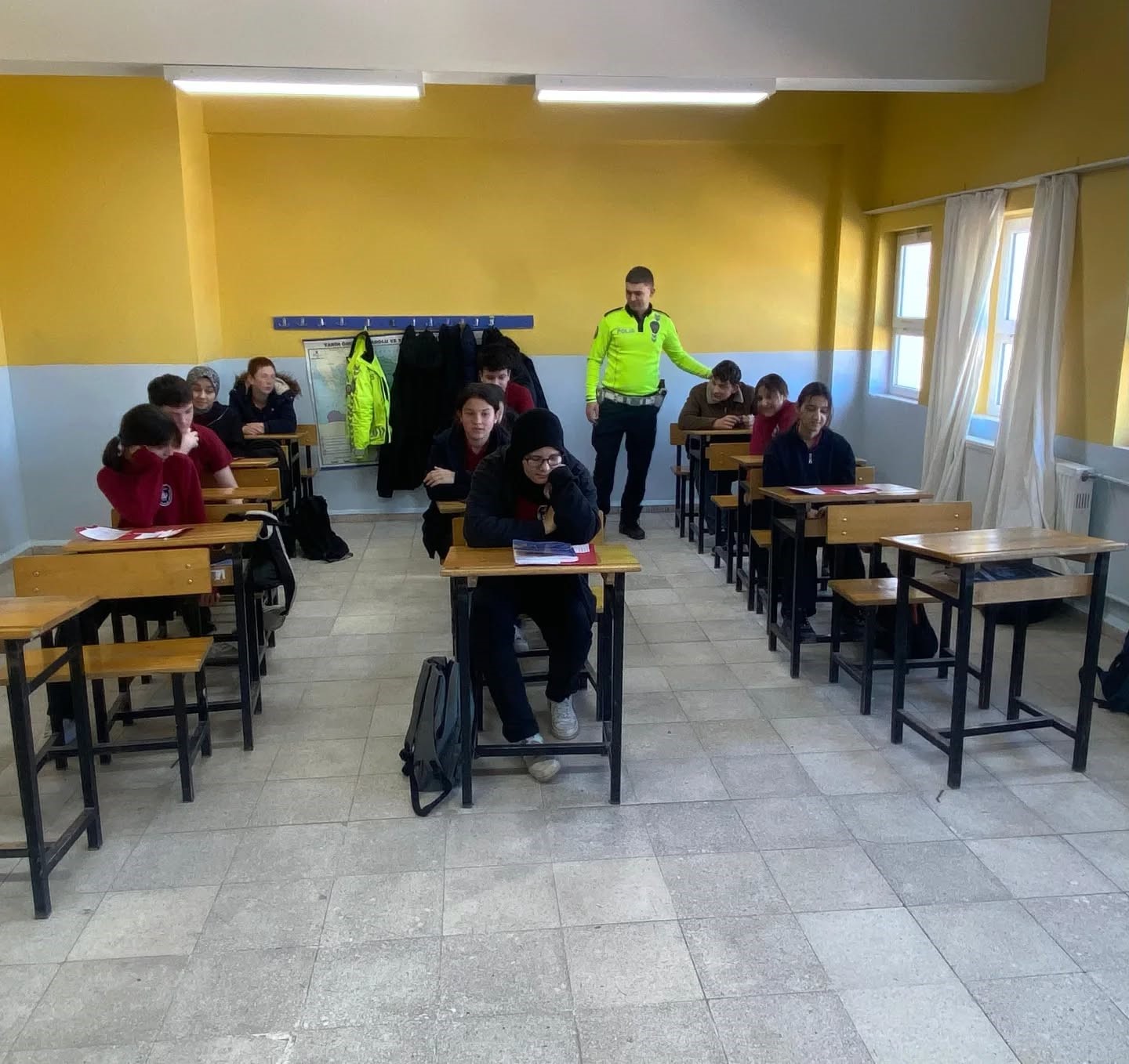 Bilecik’te öğrencilere trafik bilinci eğitimi
Bilecik’te öğrencilere trafik bilinci eğitimi