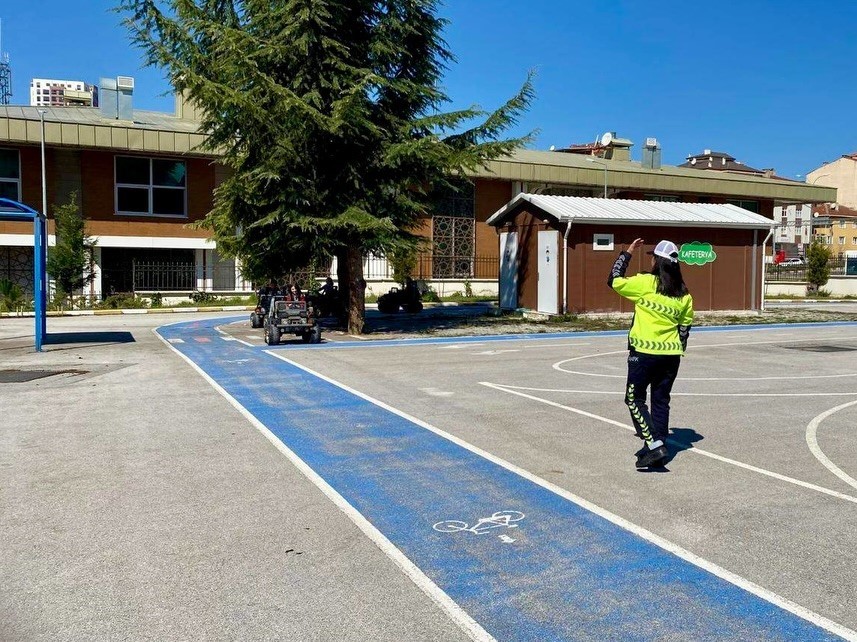 Bilecik’te öğrencilere trafik eğitimi
