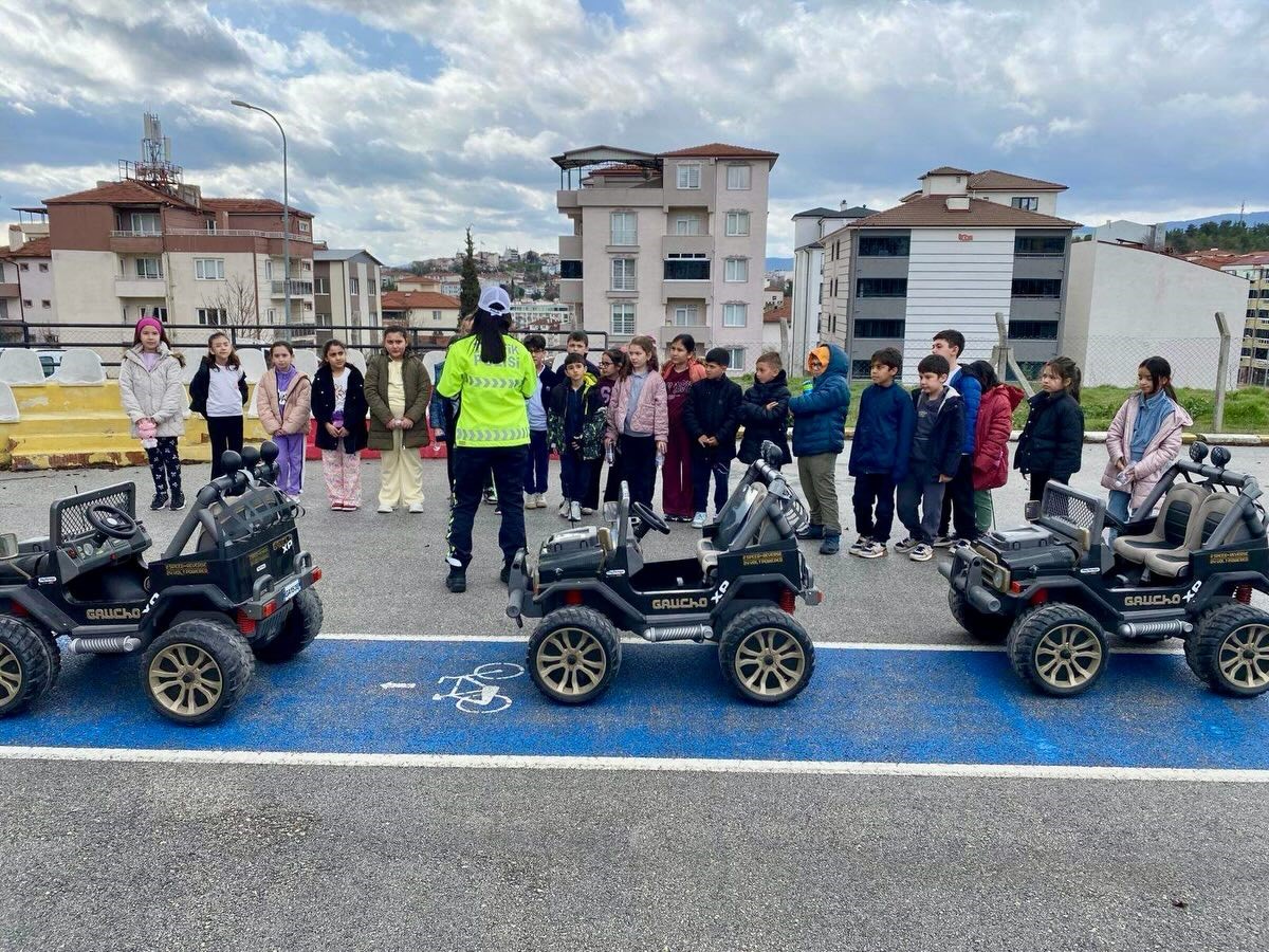 Bilecik’te öğrencilere uygulamalı trafik eğitimi
