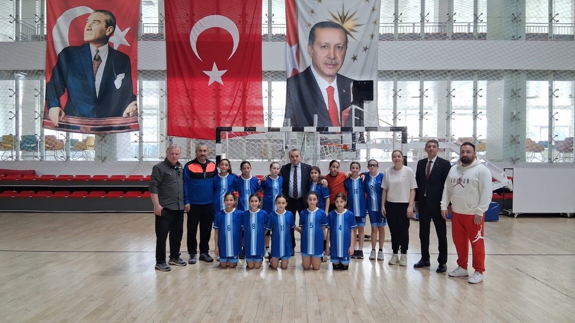 Bilecik’te Okul Sporları Hentbol Küçük Kızlar Yarı Final Grup Müsabakaları başladı
