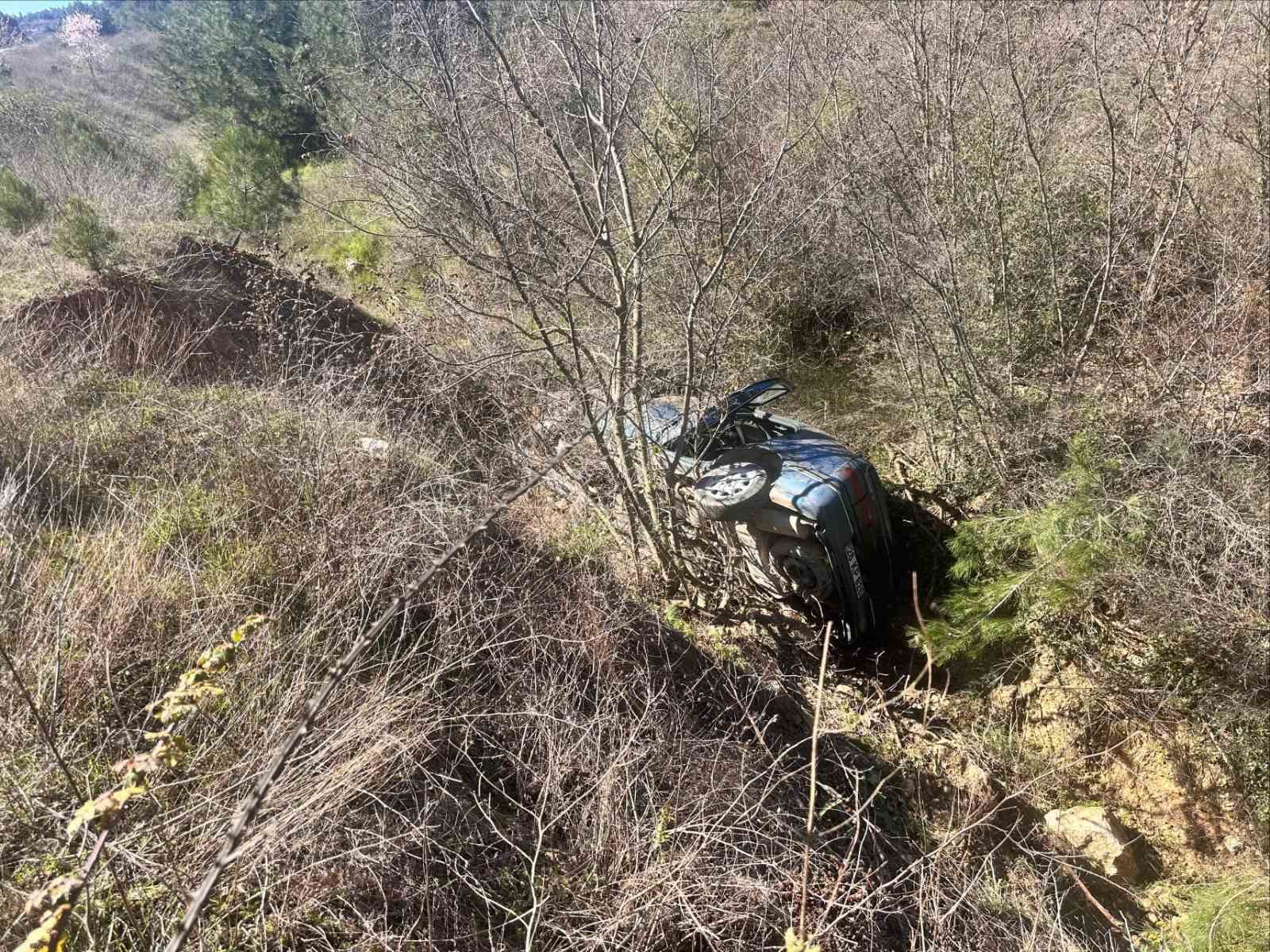 Bilecik’te otomobil dereye uçtu, 1 kişi yaralandı
