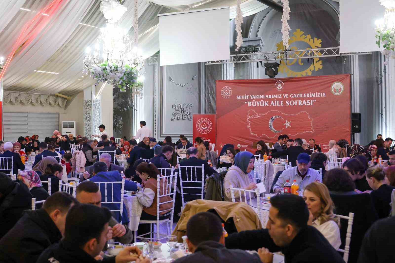 Bilecik’te şehit yakınlar ve gaziler, ’Büyük Aile Sofrası’nda buluştu
