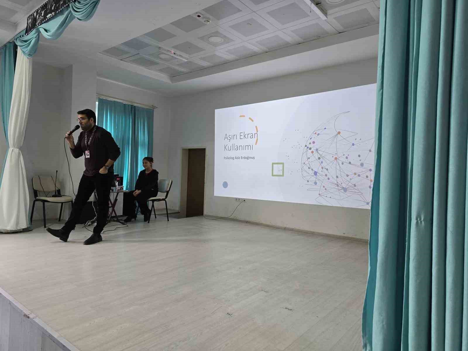 Bilecik’te sosyal medya bağımlılığına karşı farkındalık eğitimi
