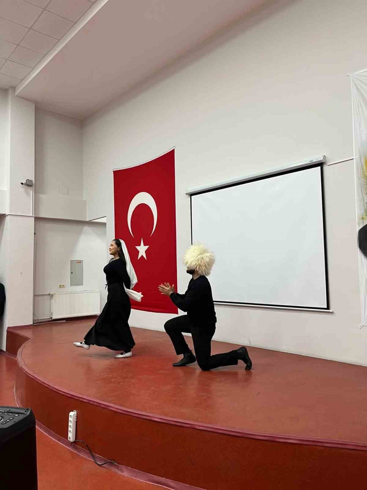 Bilecik’te Türk Dünyası Gençlik Topluluğundan çocuklara kültürel etkinlik
