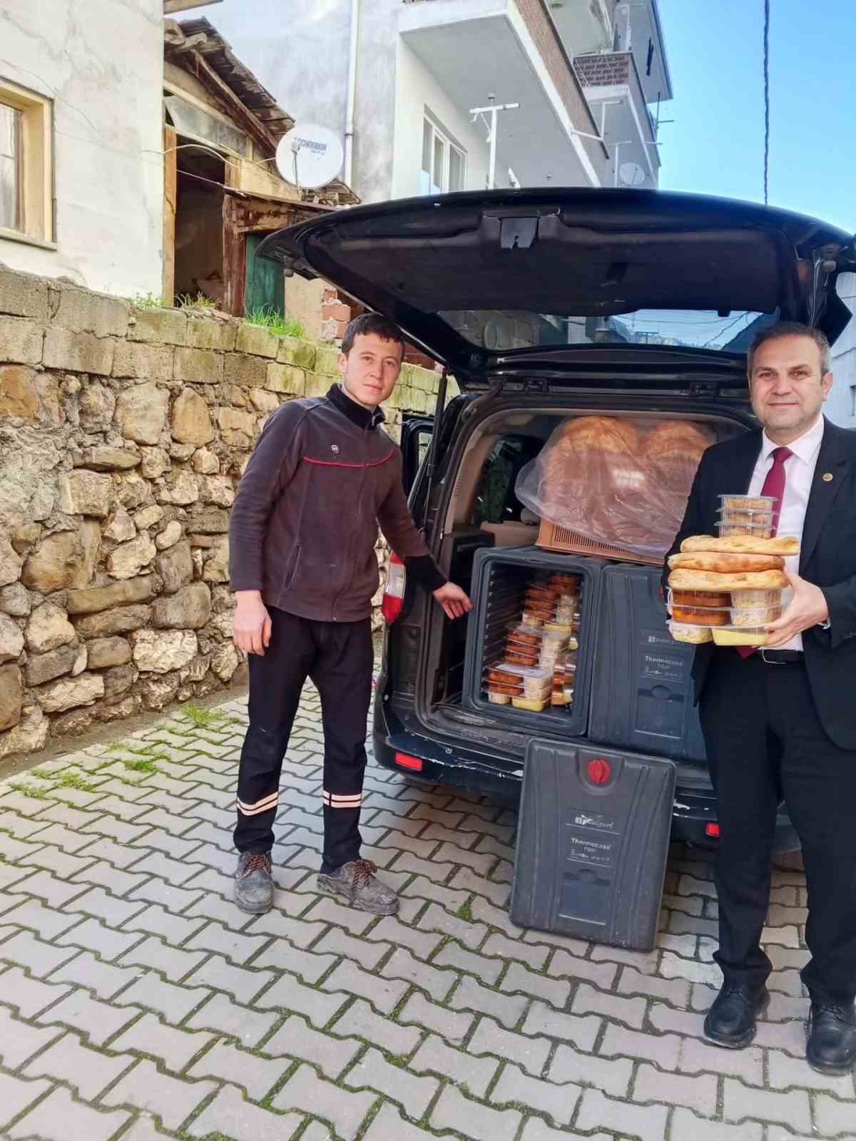 Bilecik’te vatandaşların kapısına sıcak yemek ulaştırıldı
