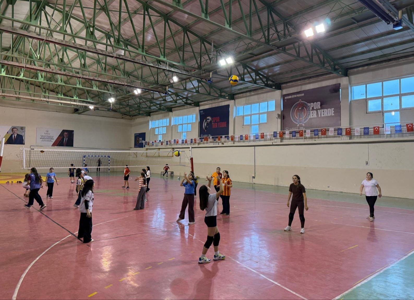 Bilecik’te voleybol antrenmanları devam ediyor
