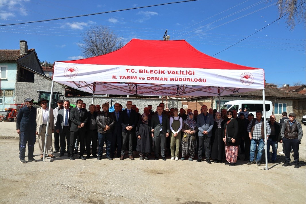 Bilecik’te ‘Yağlık Ayçiçeği Tohumu Dağıtım Programı’ gerçekleştirildi
