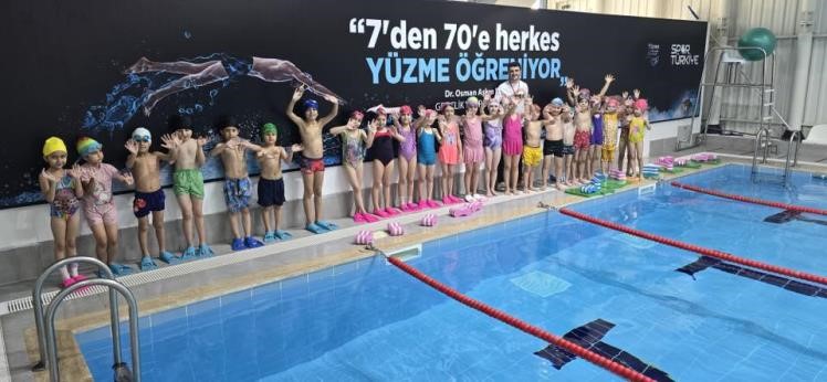 Bilecik’te yüzme antrenmanları performans odaklı sürüyor
