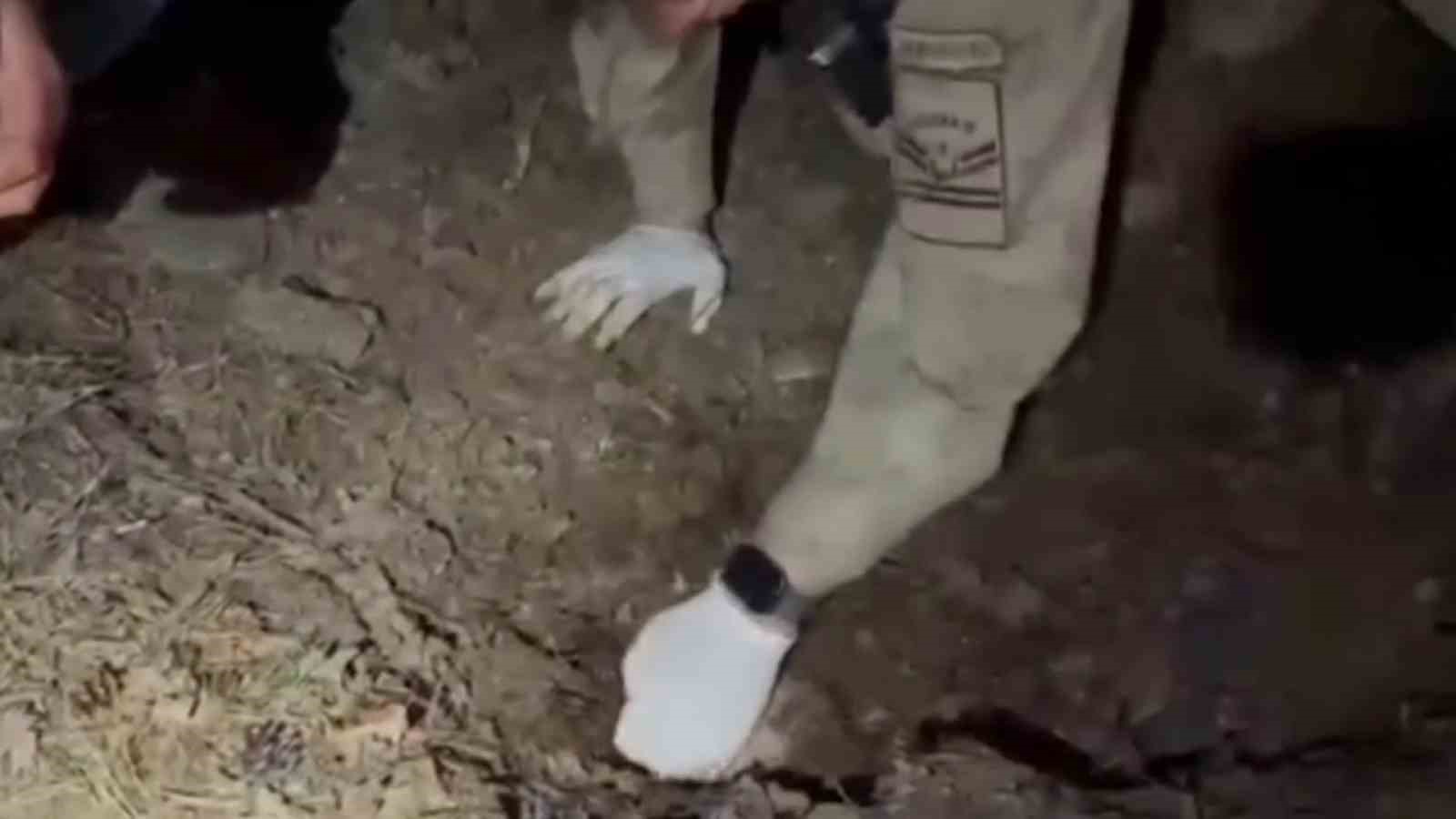 Bilezikler için anneyi ve oğlunu öldüren katil morga gidip, olayı gerçekleştirenleri gördüğünü söylemiş
