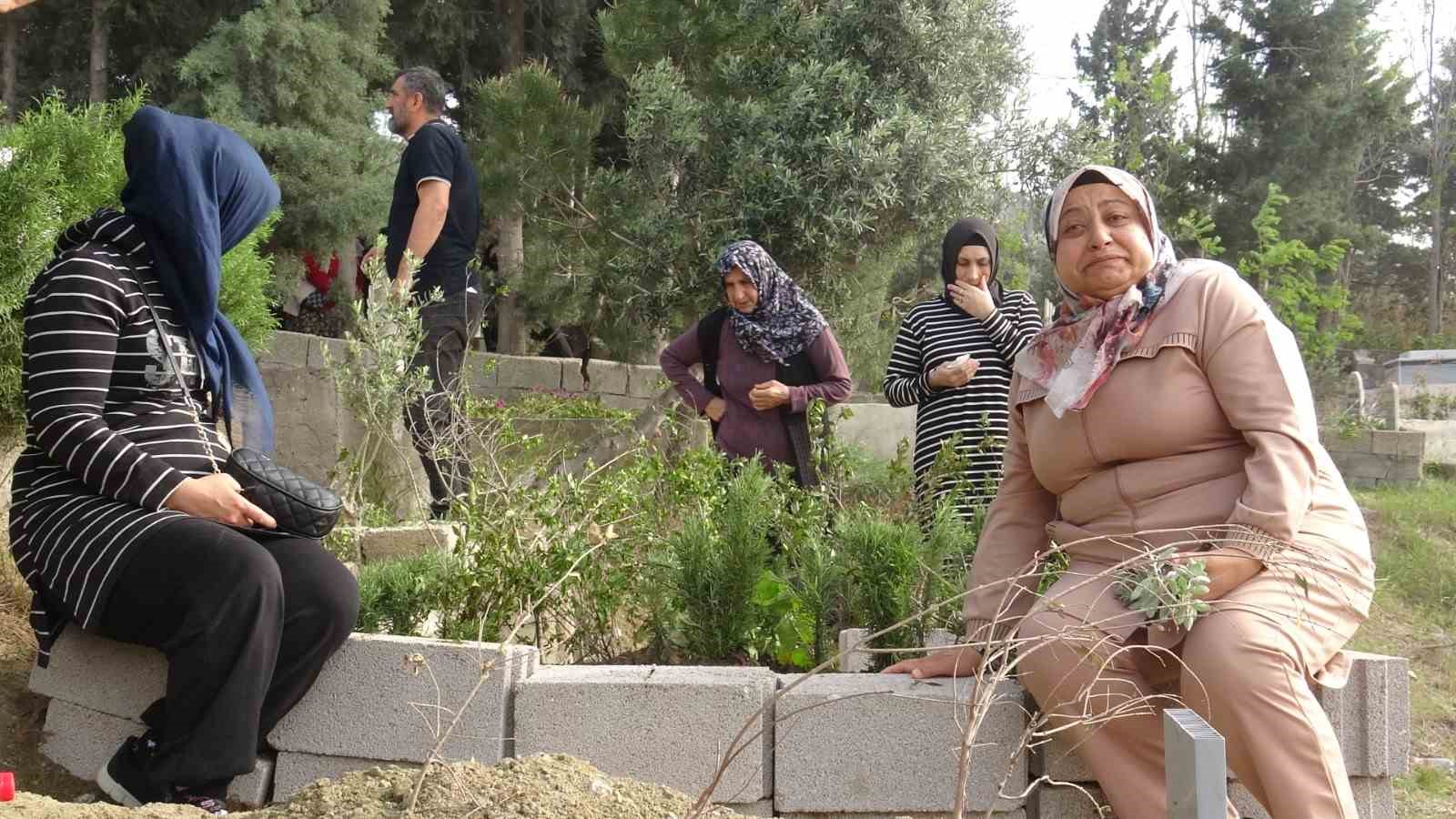 Bilezikler için anneyi ve oğlunu öldüren katil morga gidip, olayı gerçekleştirenleri gördüğünü söylemiş
