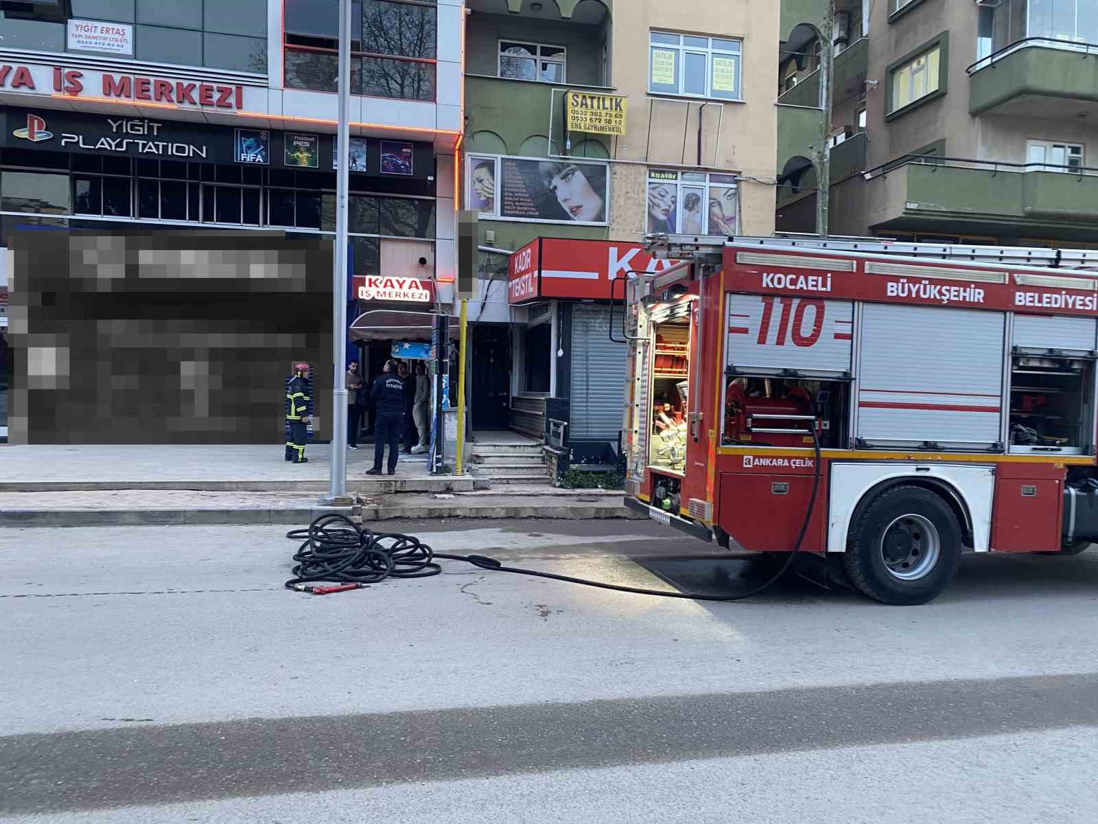 Bilgisayar patladı, ofiste yangın çıktı
