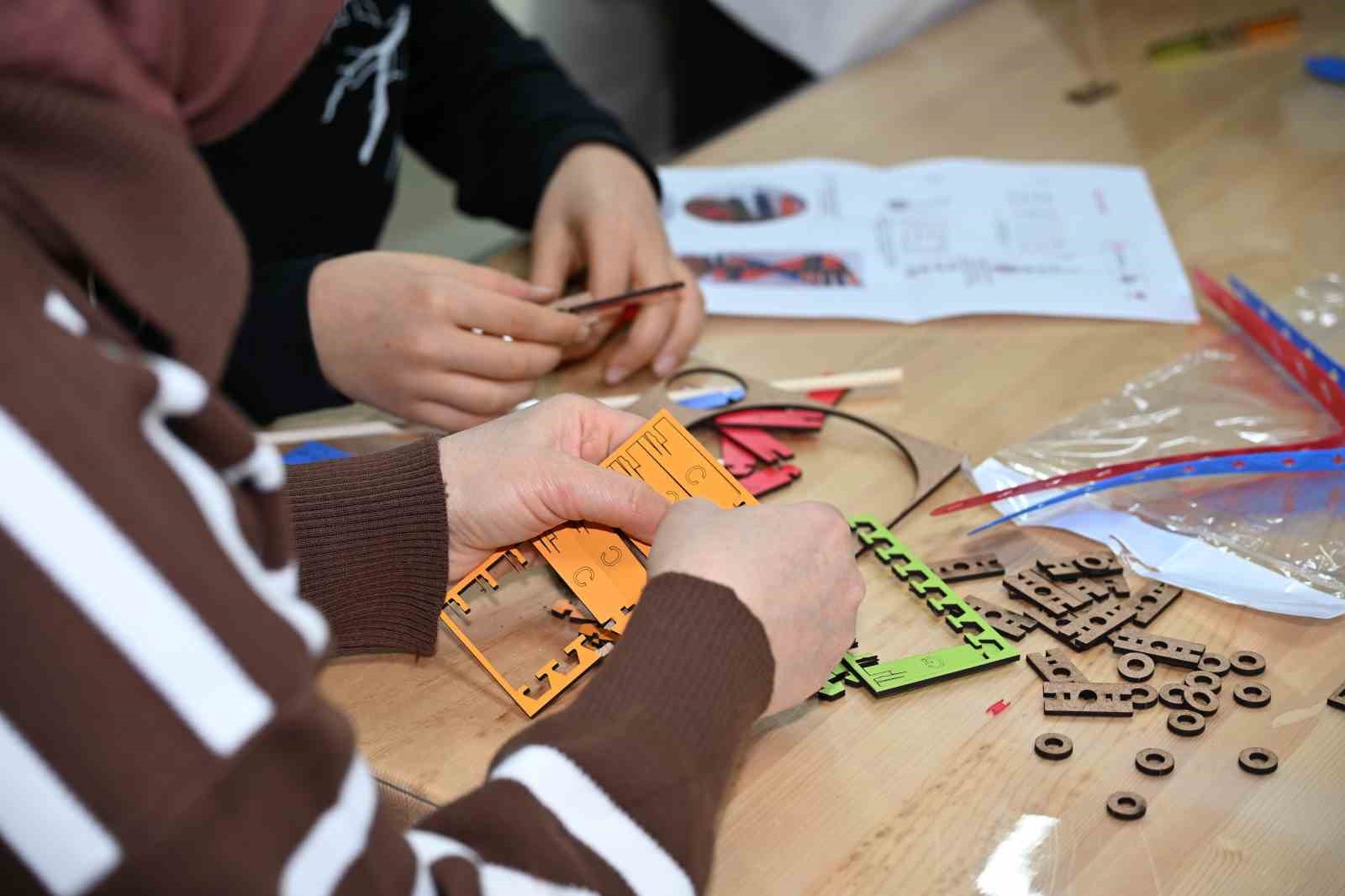 Bilim Demirci bölgenin eğitim üssü oldu
Bilim Demirci bölgenin eğitim üssü oldu