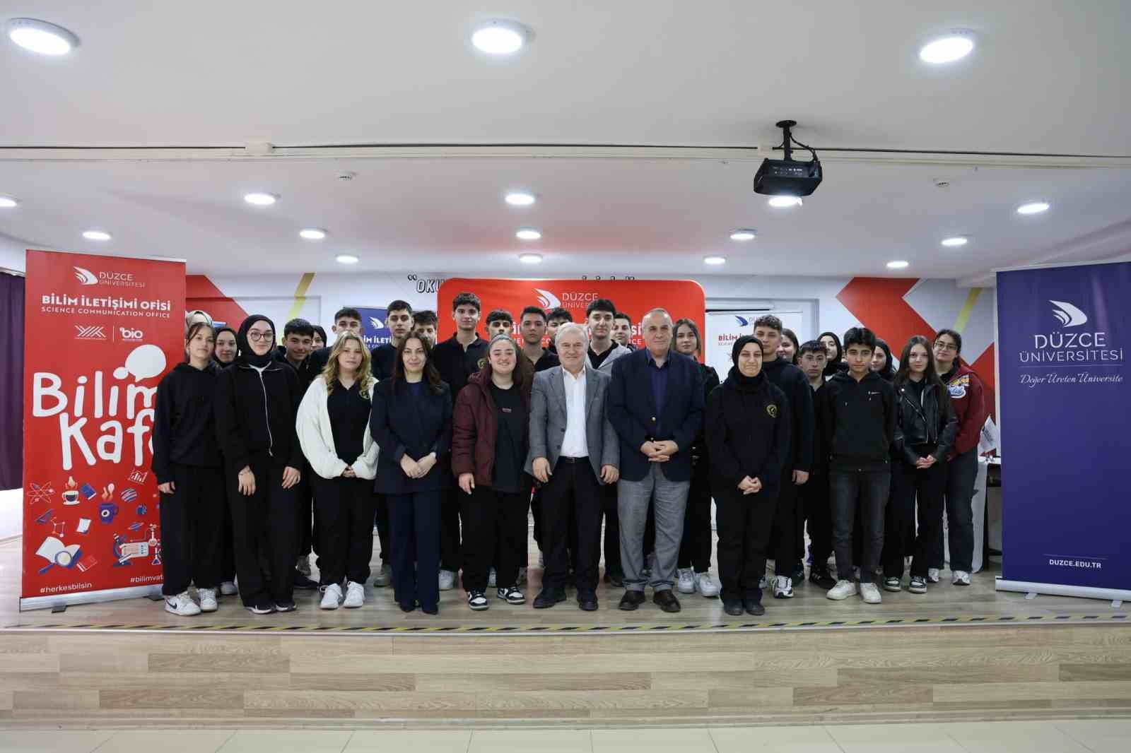 Bilim Kafede beynin gerçekleri gün yüzüne çıkarıldı
Bilim Kafede beynin gerçekleri gün yüzüne çıkarıldı