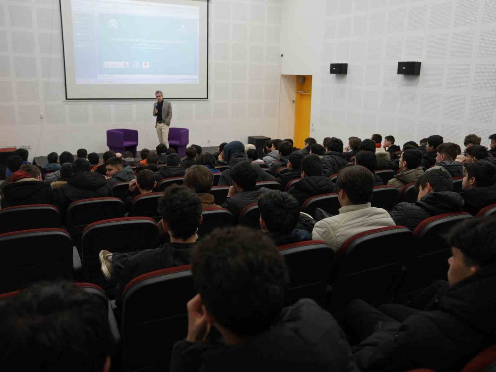 Bilim Merkezinde dronlar ve kullanımı söyleşisi
Bilim Merkezinde dronlar ve kullanımı söyleşisi