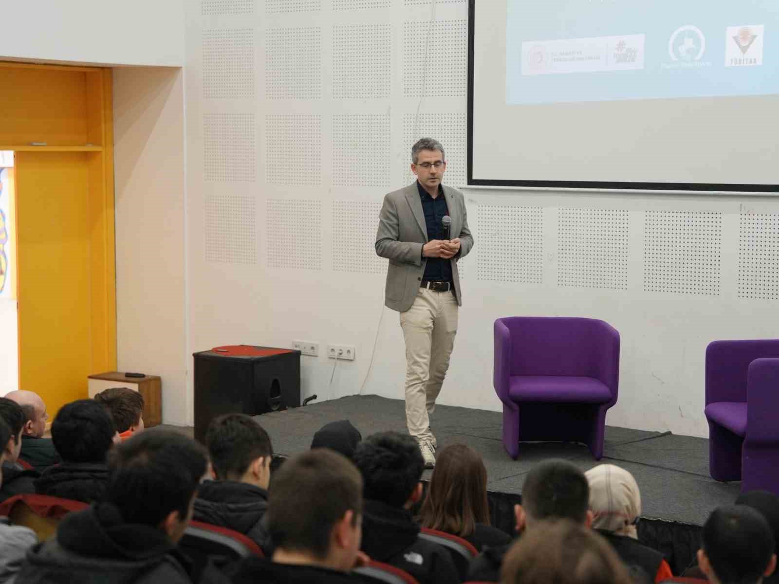 Bilim Merkezinde dronlar ve kullanımı söyleşisi
Bilim Merkezinde dronlar ve kullanımı söyleşisi