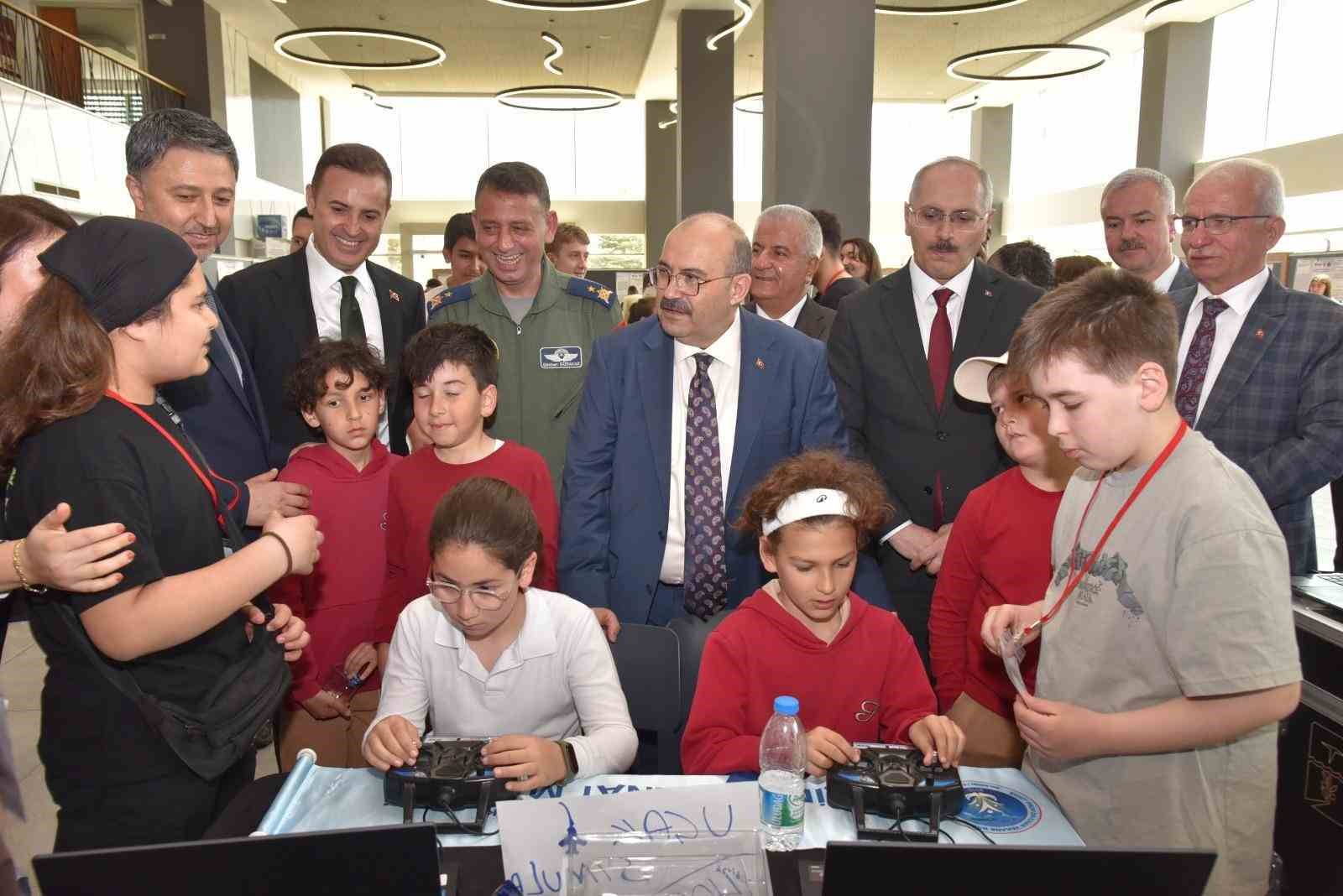Bilimin kalbi Balıkesir’de attı: Bilim Fuarı yoğun katılımla açıldı
