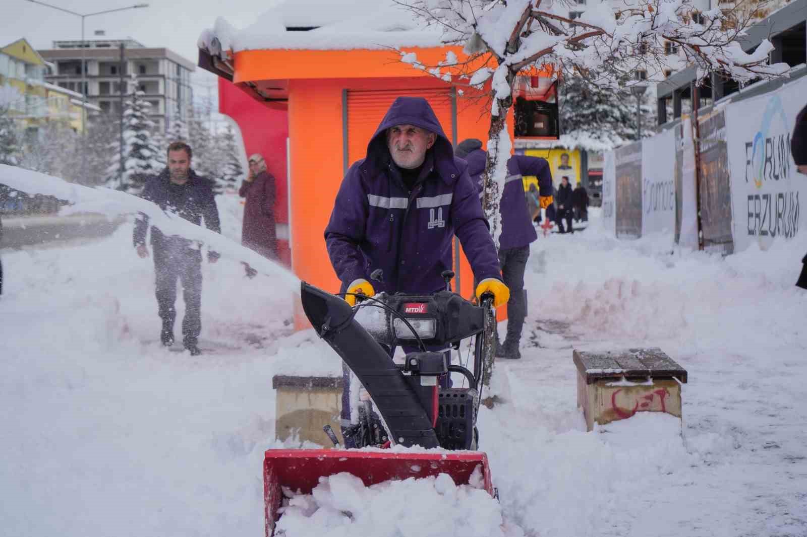 Bin 200 personel ve 400 araç sahada karla mücadele yapıyor
