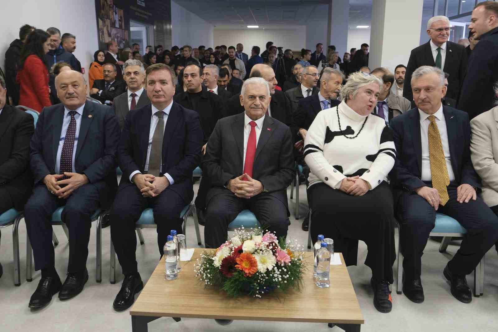 Binali Yıldırım Erzincan’da konuştu: "Türkiye havacılıkta dünyada ilk 10 içerisinde"
Binali Yıldırım Erzincan’da konuştu: "Türkiye havacılıkta dünyada ilk 10 içerisinde"
