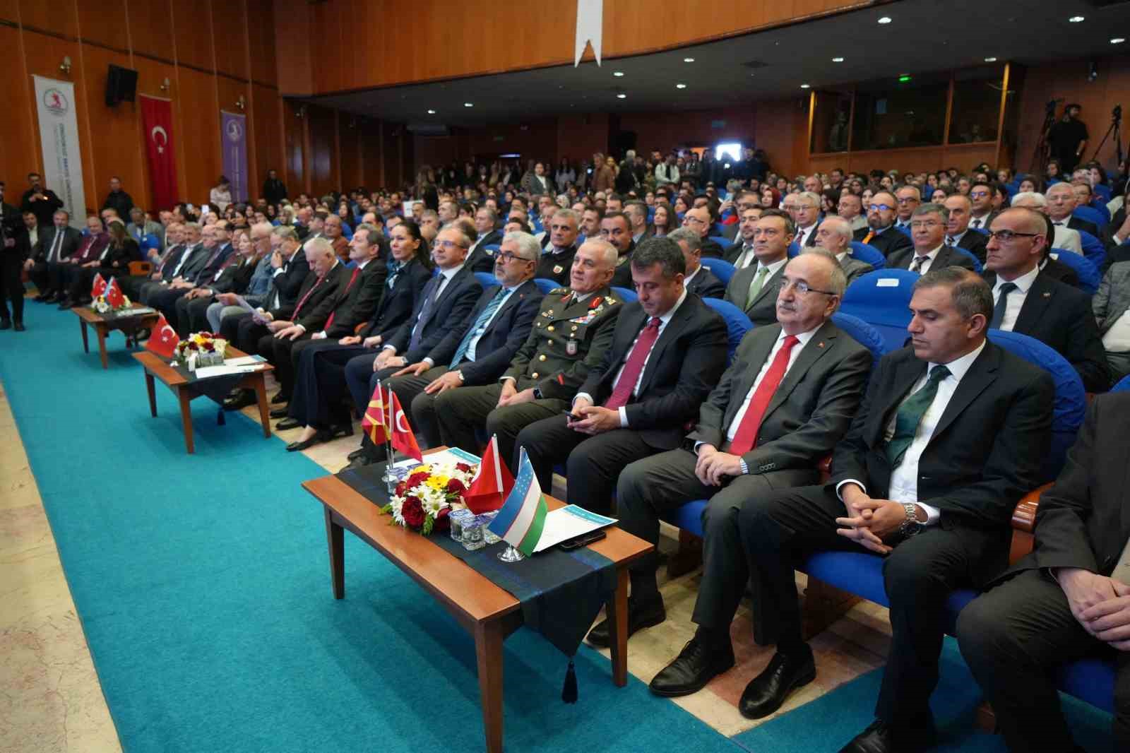 Binali Yıldırım: "Türk devletleri kendi dışındaki ülkelerin refahını yükseltmeye çalışıyor"
