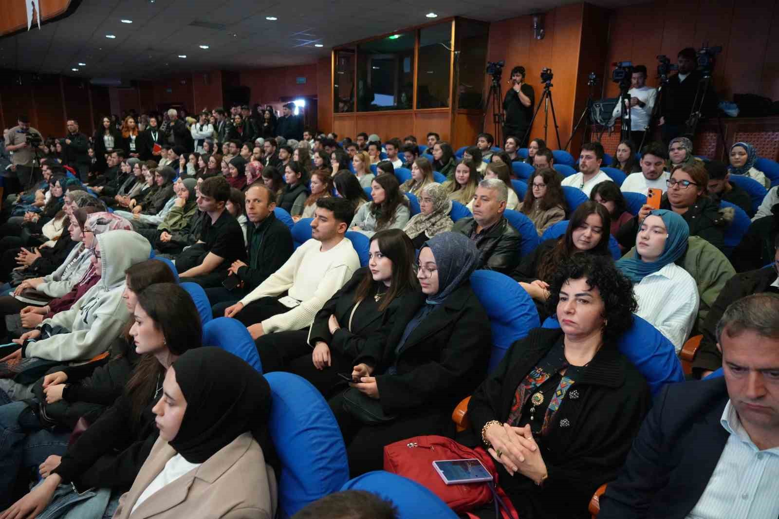 Binali Yıldırım: "Türk devletleri kendi dışındaki ülkelerin refahını yükseltmeye çalışıyor"

