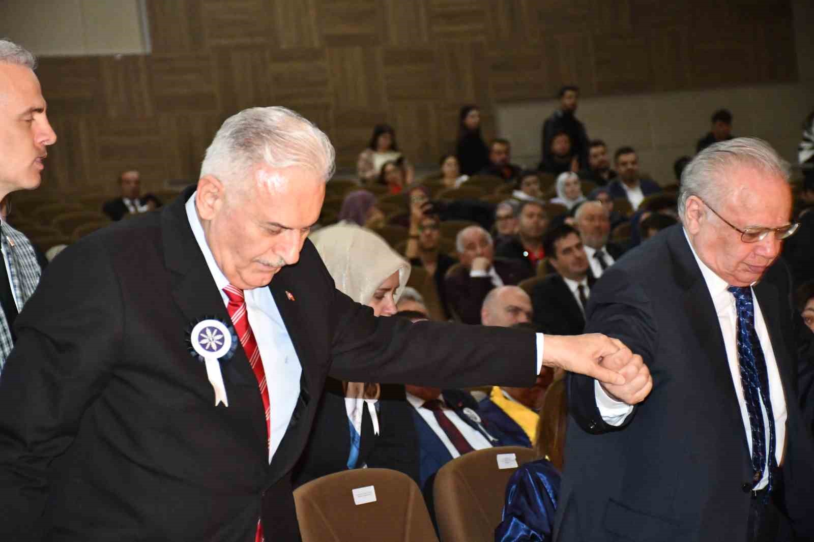 Binali Yıldırım’a fahri doktora ünvanı verildi
