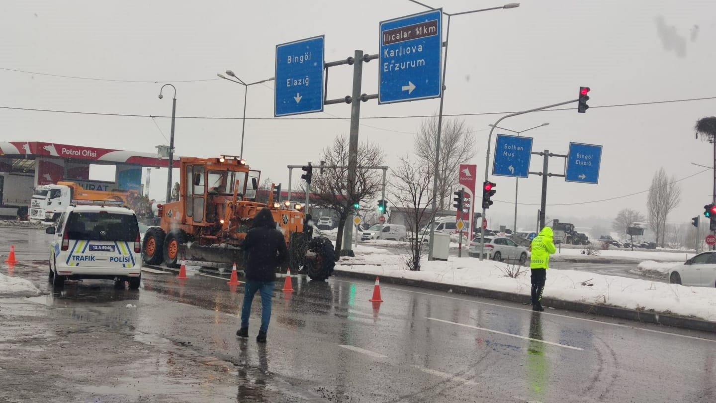 Bingöl genelinde kar yağışı etkisini sürdürüyor
