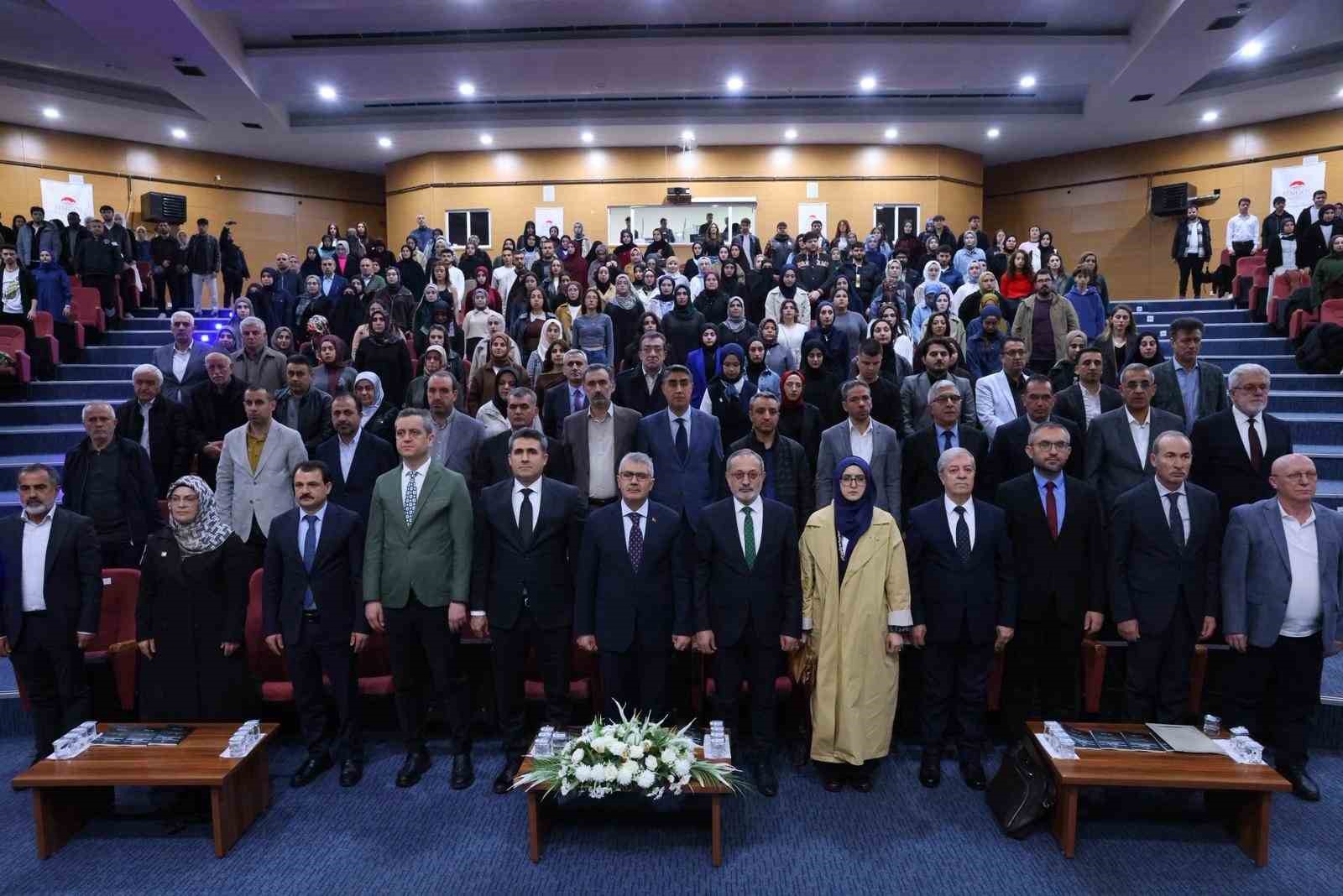 Bingöl Üniversitesi’nde Na’t-ı Şerif yarışması ödül töreni düzenlendi
