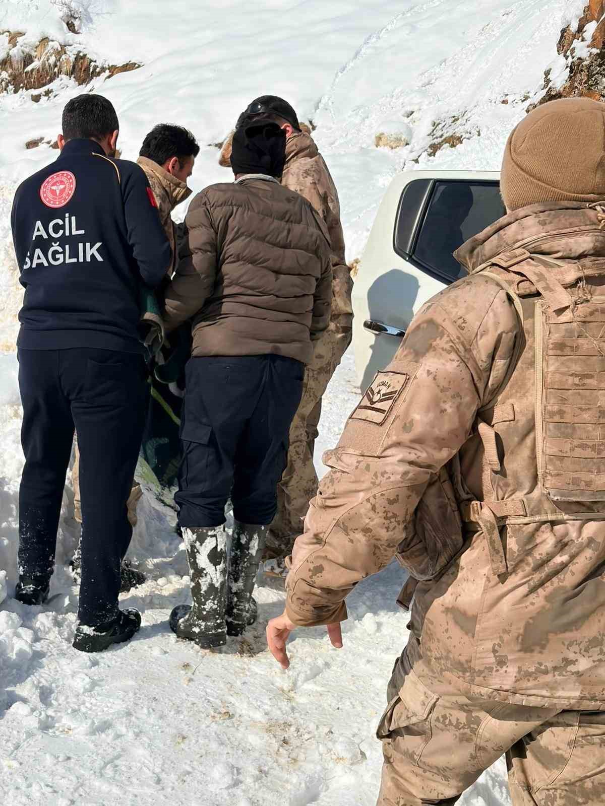 Bingöl’de ekipler karbonmonoksit gazından zehirlenen şahıs için seferber oldu
