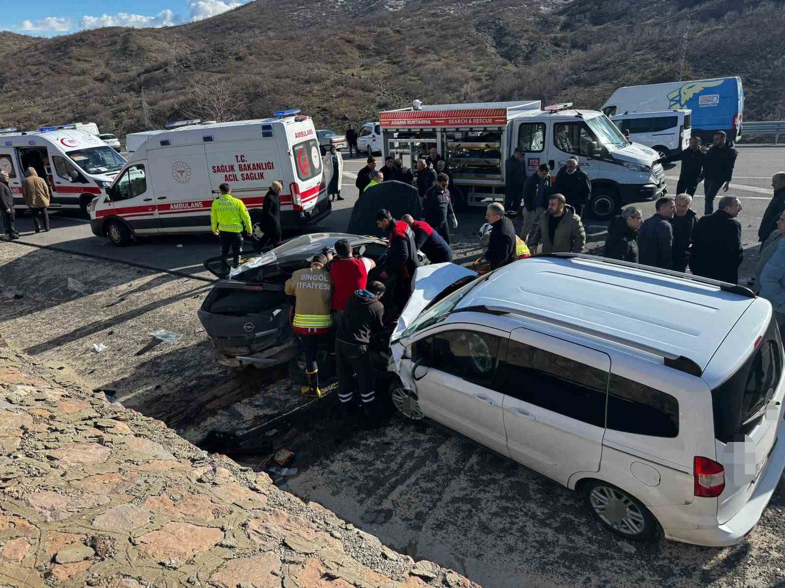 Bingöl’de feci kaza: 2 ölü, 3 yaralı
