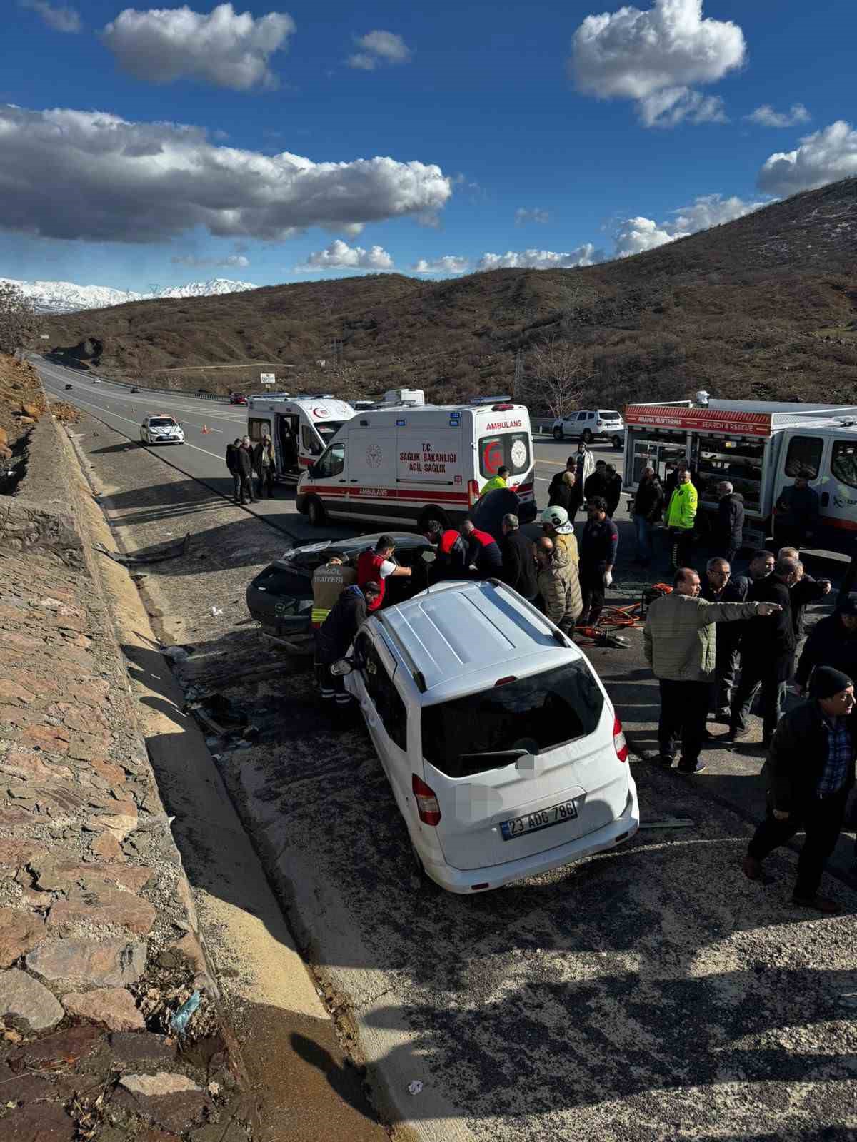 Bingöl’de feci kaza: 2 ölü, 3 yaralı
