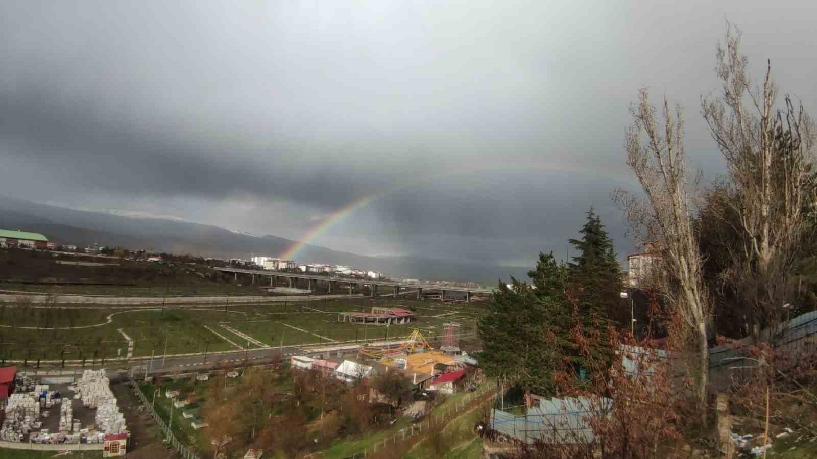 Bingöl’de gökkuşağı görsel şölen oluşturdu
