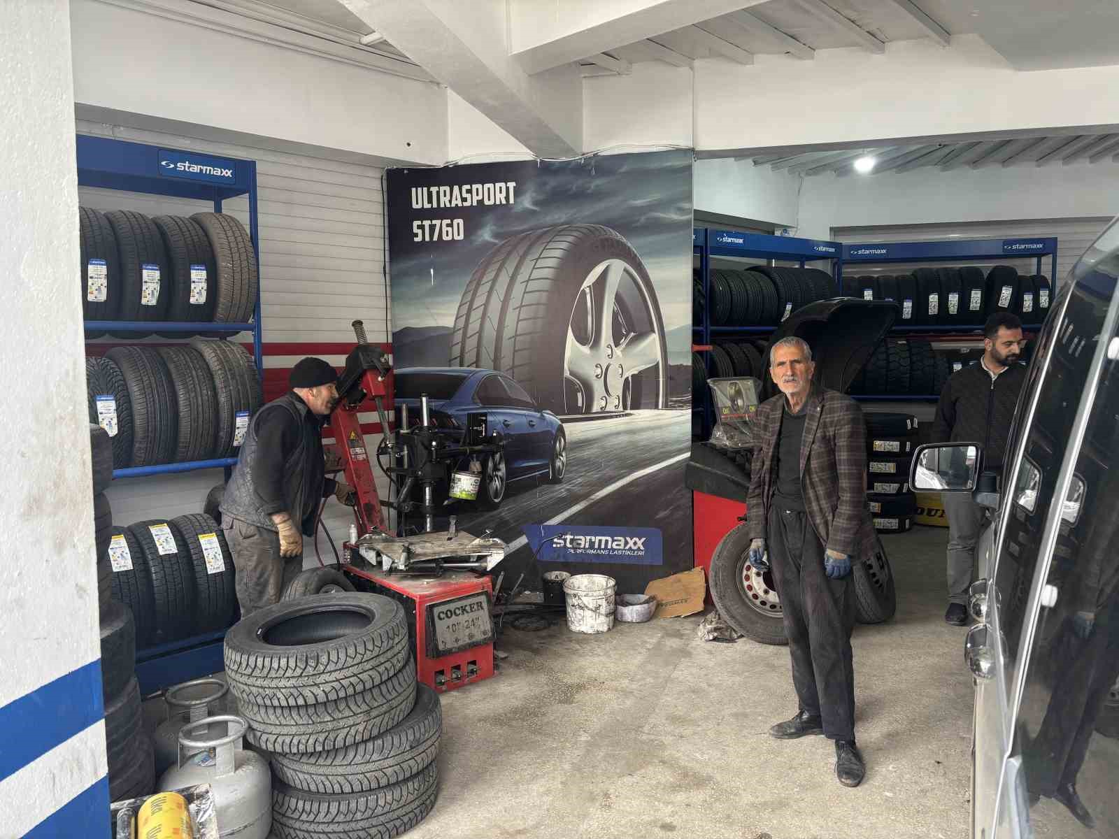 Bingöl’de havalar ısınmadı lastik değişimi gecikti: Sürücüler beklemede
