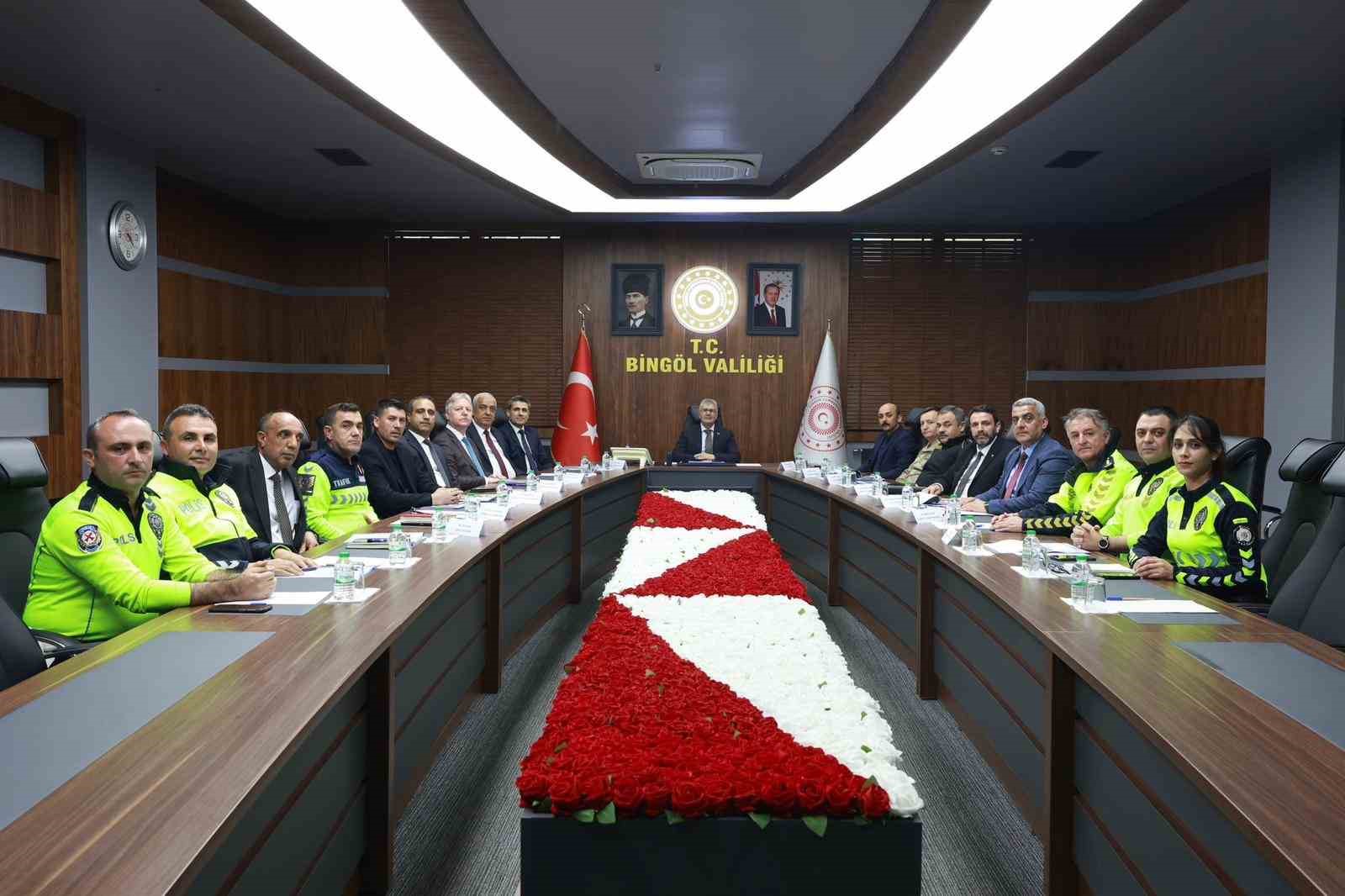 Bingöl’de İl Trafik Komisyonu, güvenli ulaşım için bir araya geldi
