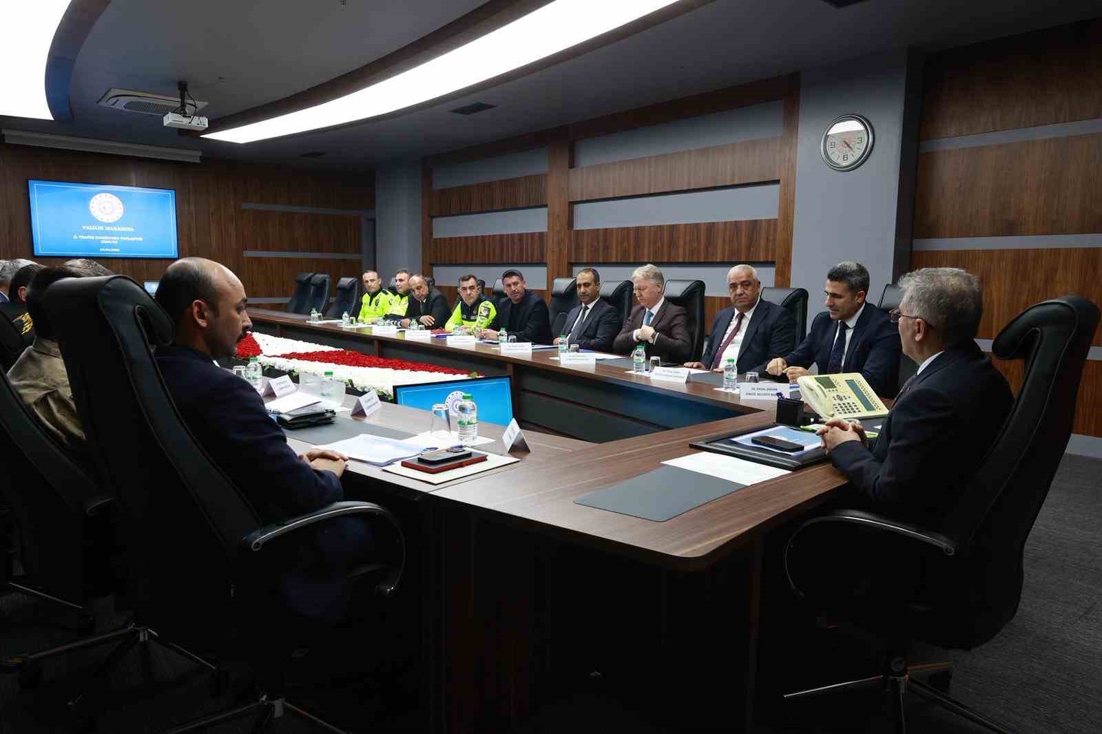 Bingöl’de İl Trafik Komisyonu, güvenli ulaşım için bir araya geldi
