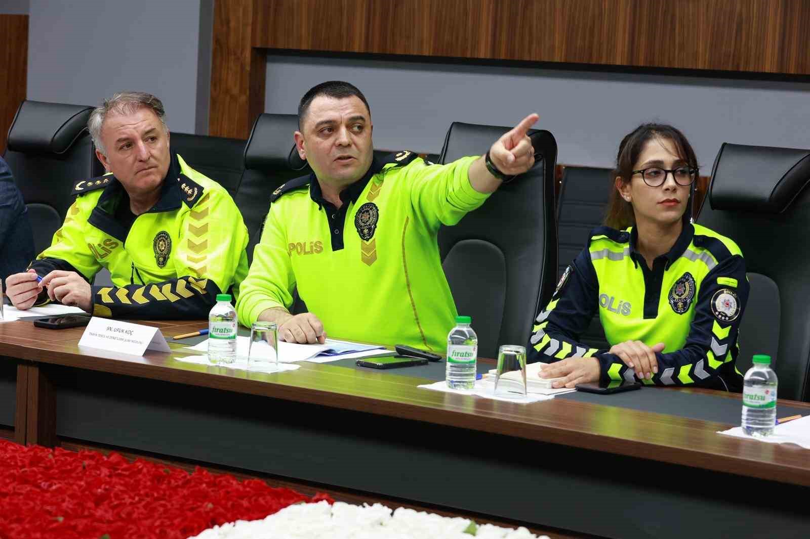 Bingöl’de İl Trafik Komisyonu, güvenli ulaşım için bir araya geldi
