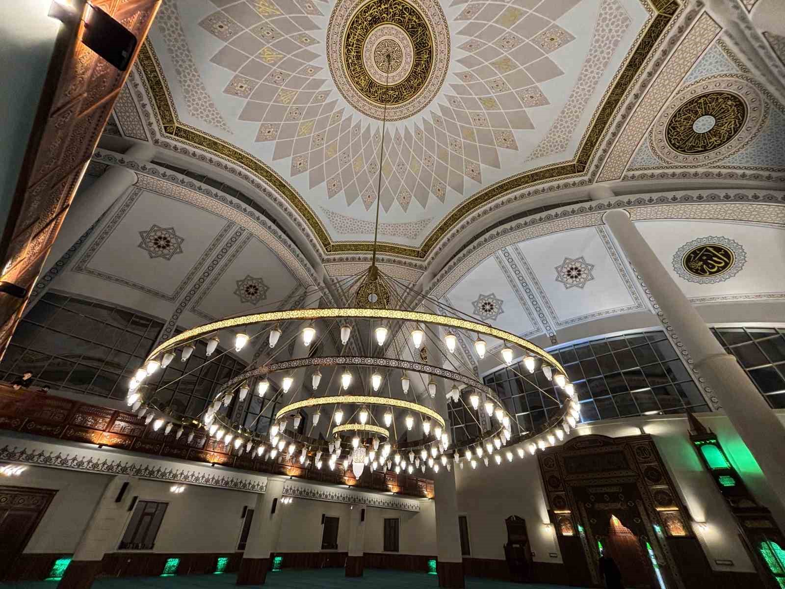 Bingöl’de ilk teravih coşkusu yaşandı
