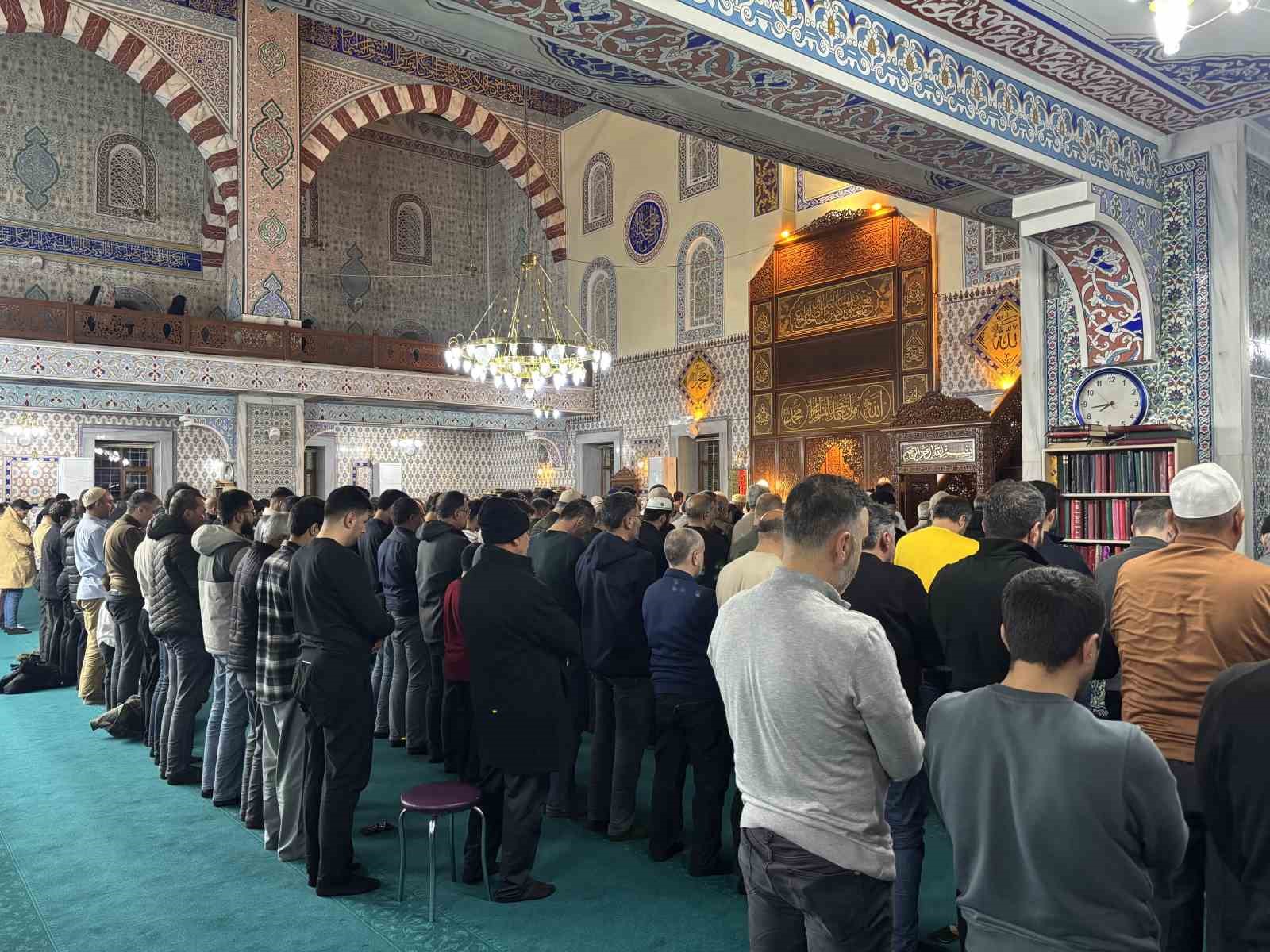 Bingöl’de ilk teravih coşkusu yaşandı
