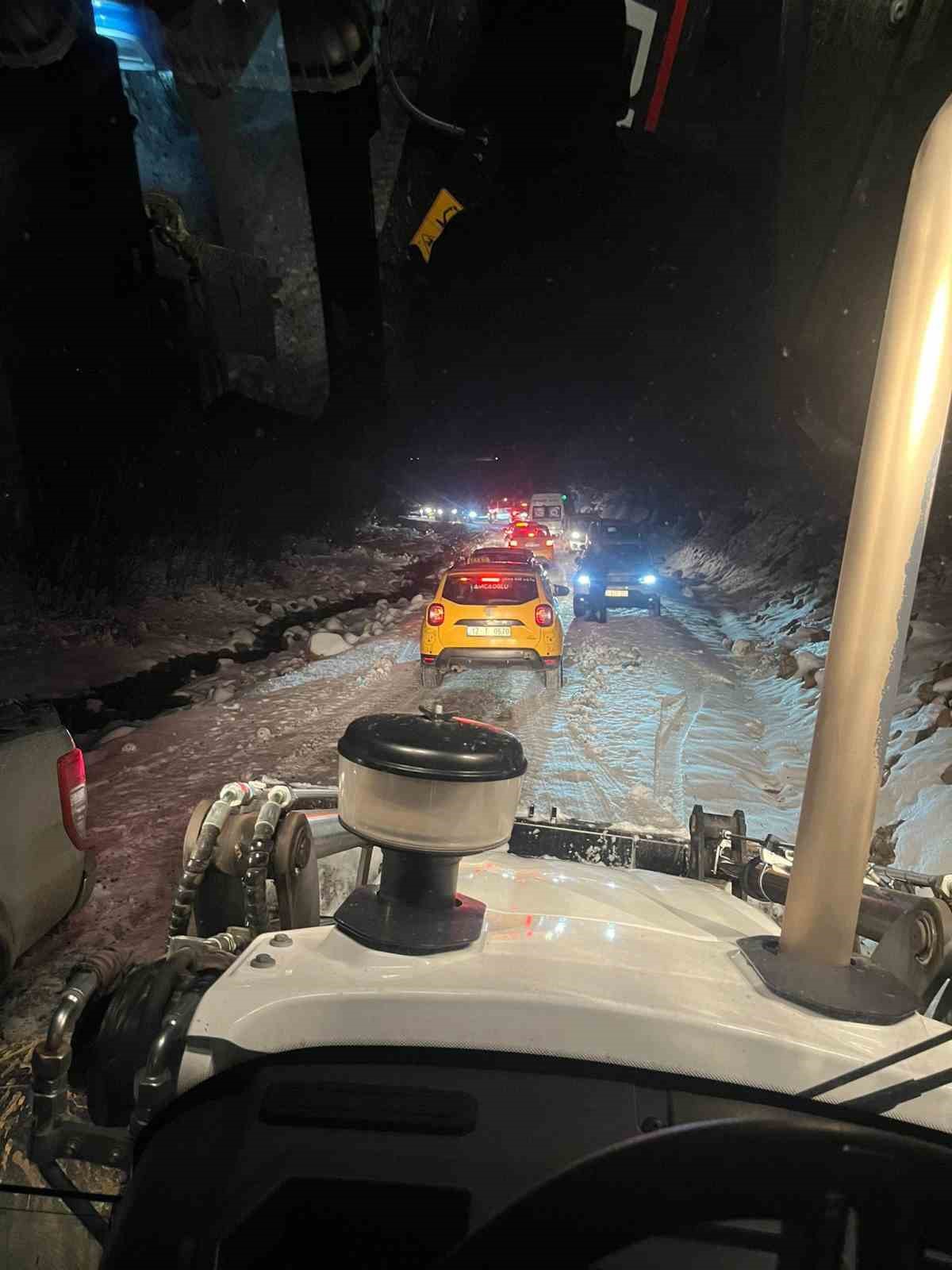 Bingöl’de kapalı köy yolları bir bir açılıyor
