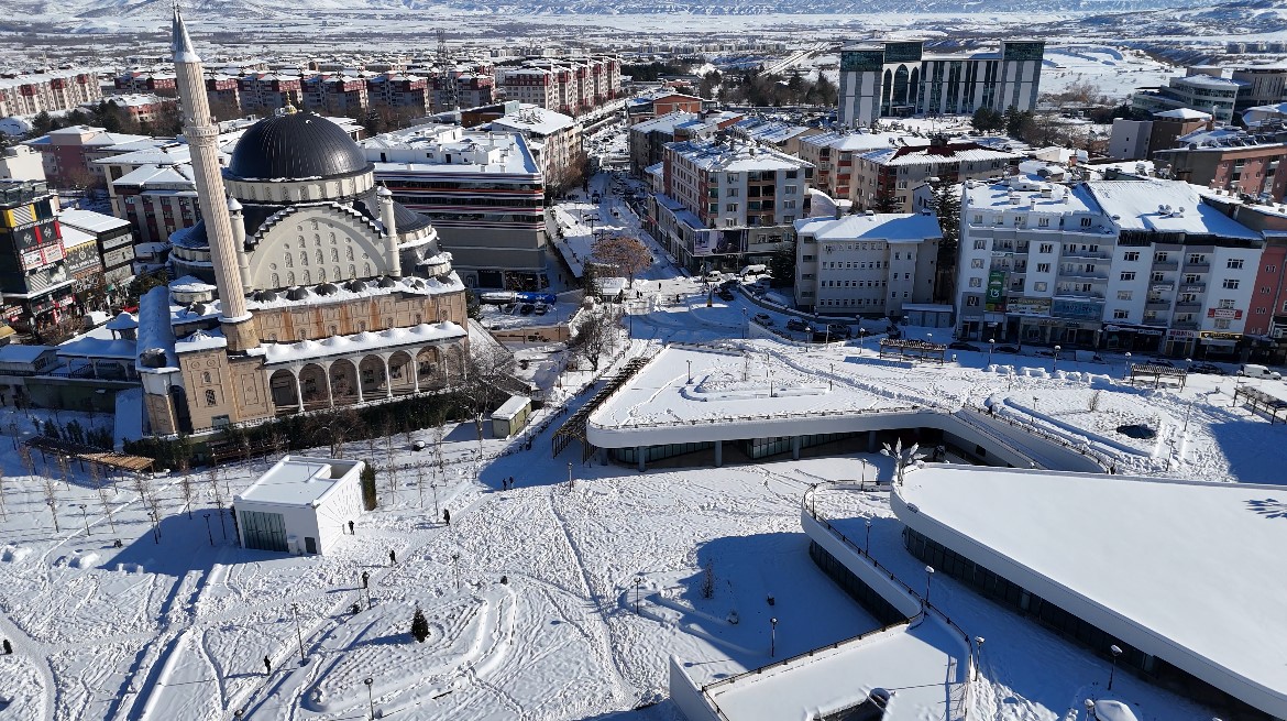Bingöl’de kar sonrası güneş yüzünü gösterdi
