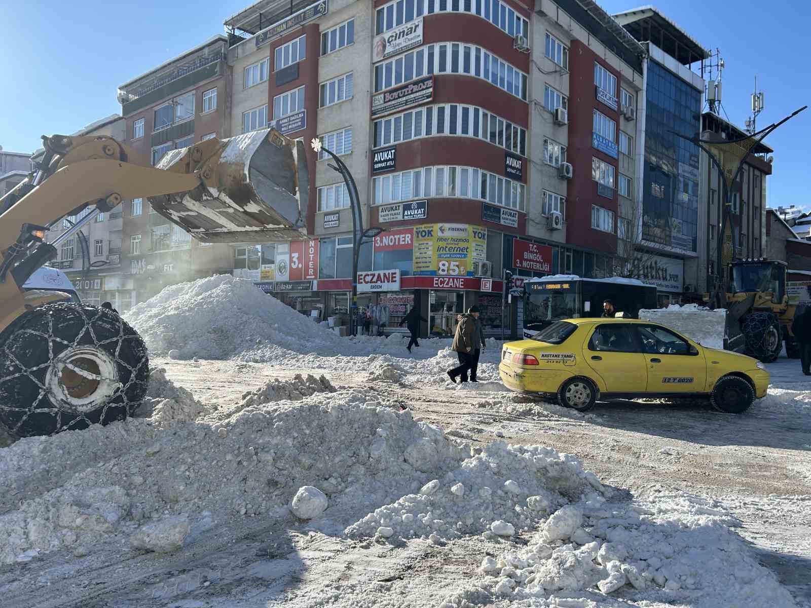 Bingöl’de kar sonrası güneş yüzünü gösterdi
