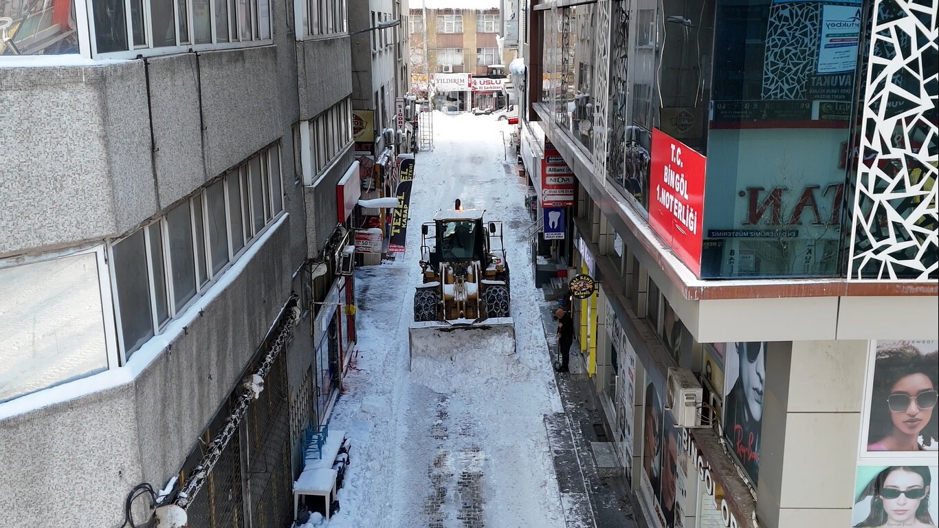 Bingöl’de kar temizliği sürüyor
