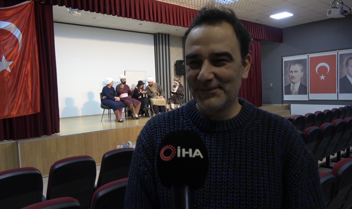 Bingöl’de Karagöz ile bilim sahneye taşındı
Bingöl’de Karagöz ile bilim sahneye taşındı