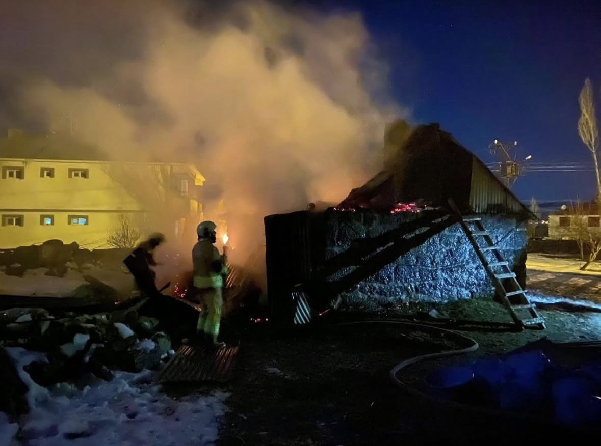 Bingöl’de odunlukta çıkan yangın paniğe neden oldu

